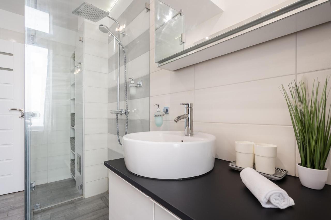 Bpr Chic Gem In The Heart Of The City Budapest Bagian luar foto
