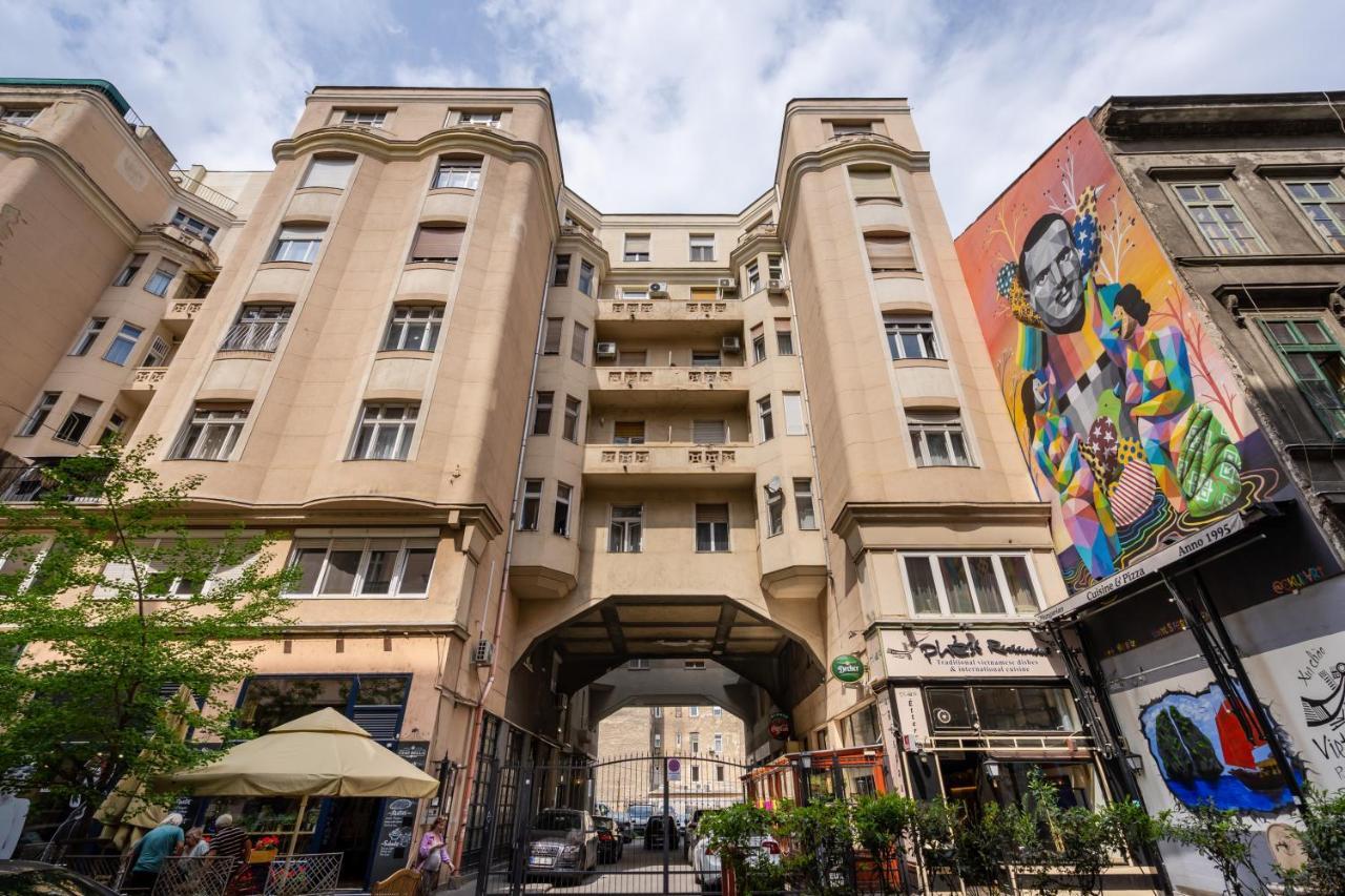 Bpr Chic Gem In The Heart Of The City Budapest Bagian luar foto