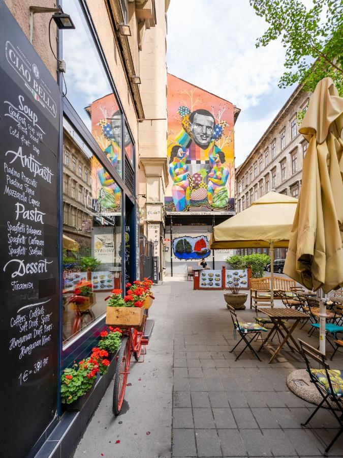 Bpr Chic Gem In The Heart Of The City Budapest Bagian luar foto